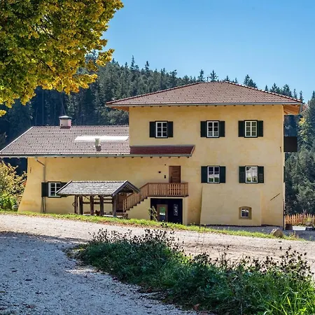 Apartment Hof Im Thal Zirbe *